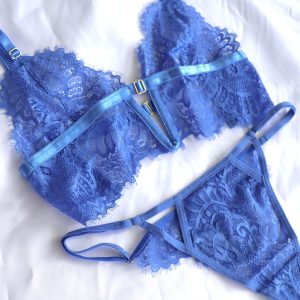 Set Básico Blonda. Ropa intima femenina en azul hortensia